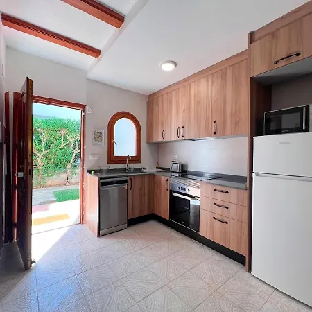 La Casita De Toni En Rotas Con Jardin Y Piscina Feriehus *